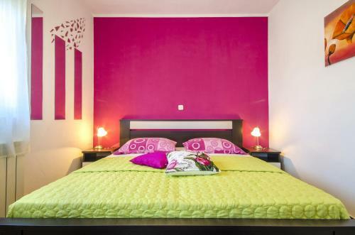 Hostal Apartment And Room Marlen