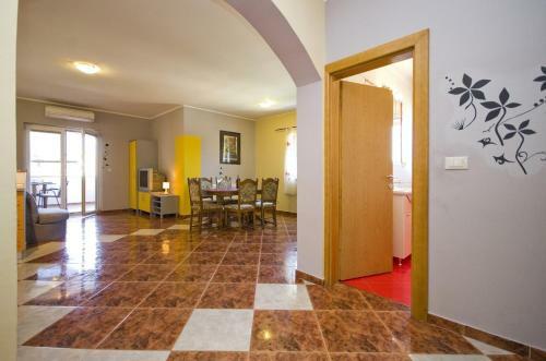 Hostal Apartment And Room Marlen