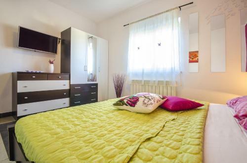 Hostal Apartment And Room Marlen
