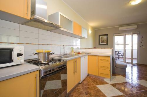 Hostal Apartment And Room Marlen