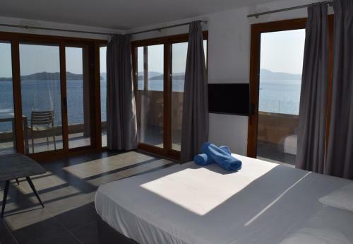 Cape Kanapitsa Hotel & Suites