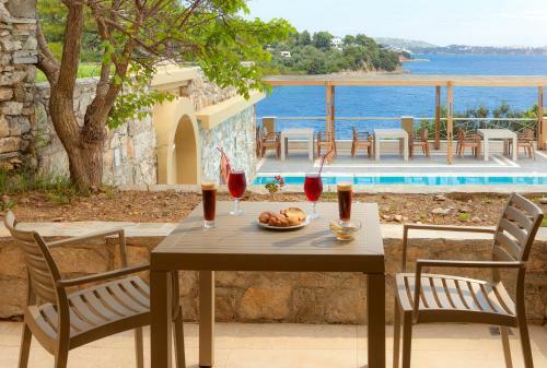 Cape Kanapitsa Hotel & Suites