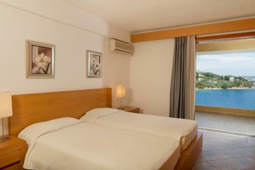 Cape Kanapitsa Hotel & Suites