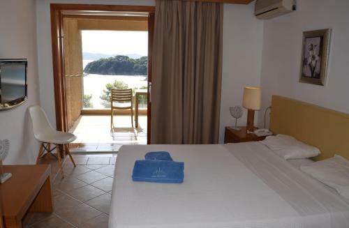 Cape Kanapitsa Hotel & Suites