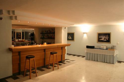 Cape Kanapitsa Hotel & Suites