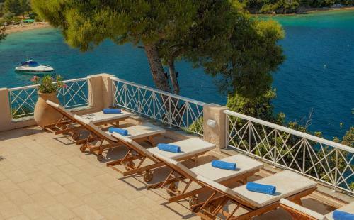 Cape Kanapitsa Hotel & Suites