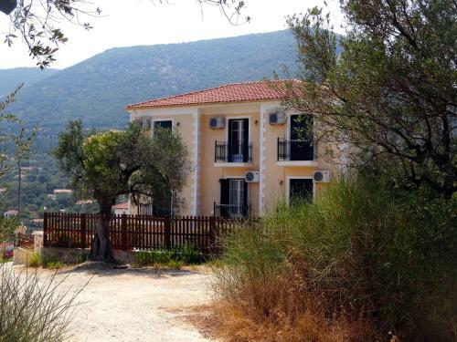 Apartamento Iriana Village Inn