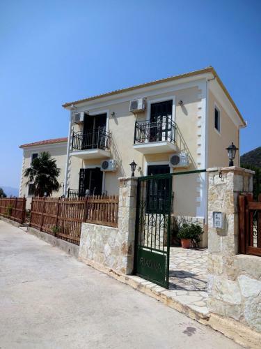 Apartamento Iriana Village Inn