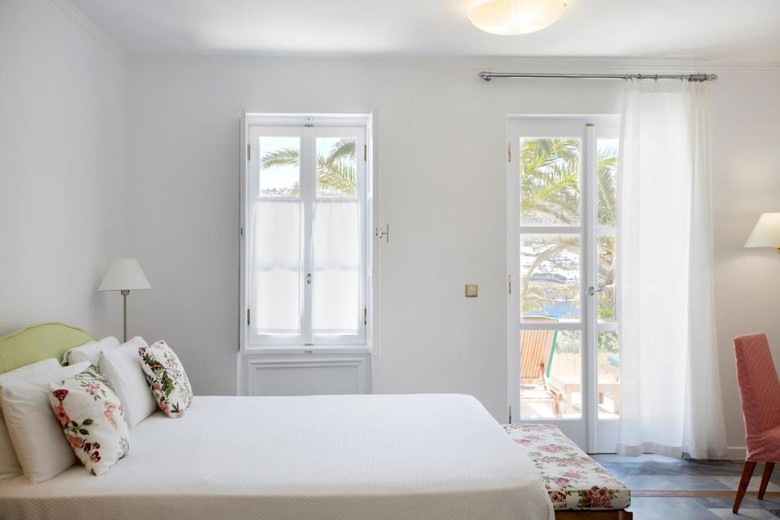 Dorion Hotel