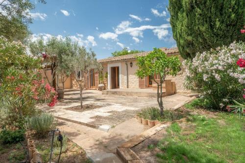 Casa Rubi Y Cas Capella