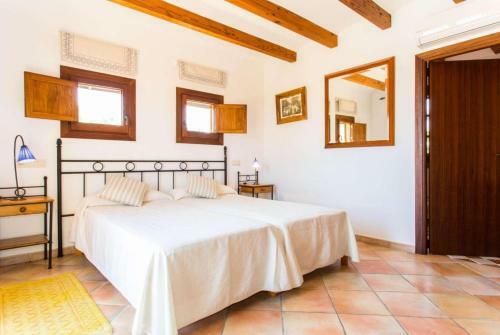 Villa Els Mitjans