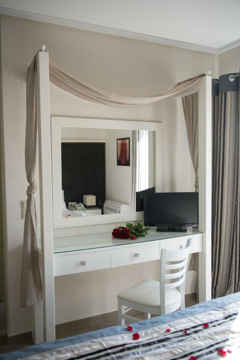 Aparthotel Mantinia Bay Hotel