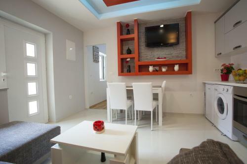 Lara Apartments