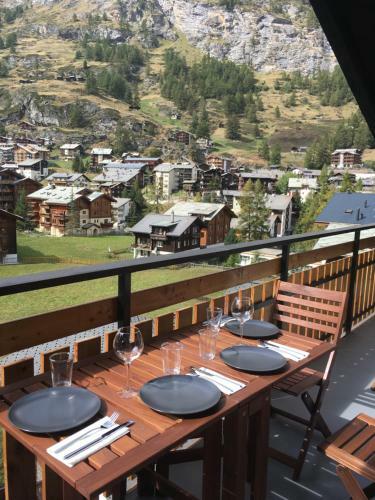 Chalet-style Apartment With Matterhorn View