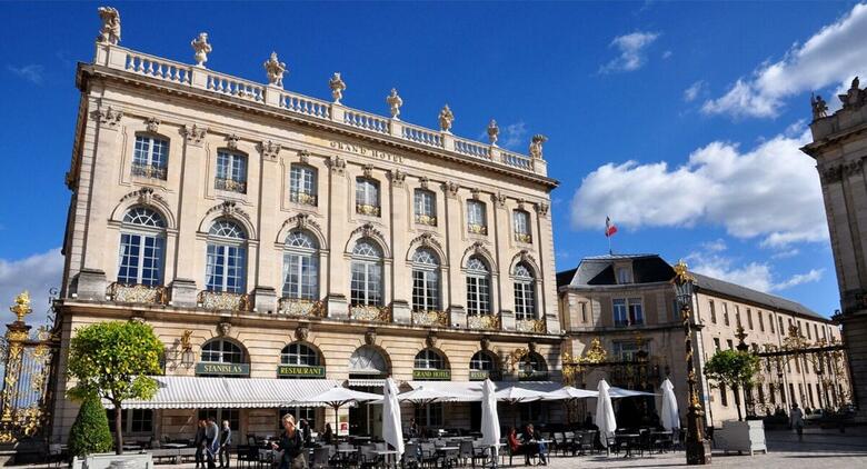 Hotel Grand De La Reine
