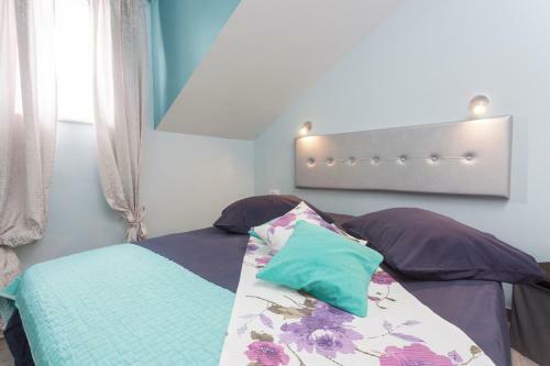 Apartments Marhela Jakov