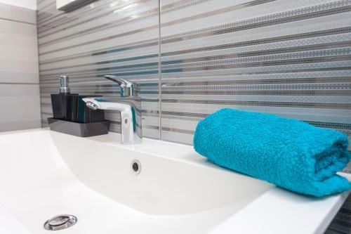 Apartments Marhela Jakov