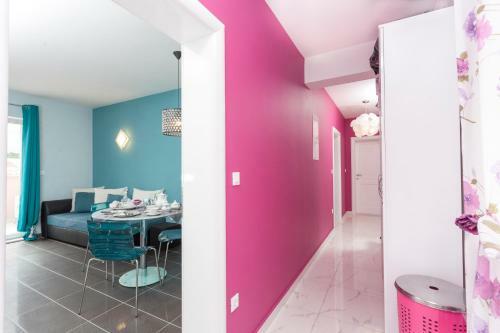 Apartments Marhela Jakov