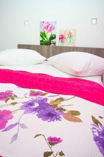 Apartments Marhela Jakov
