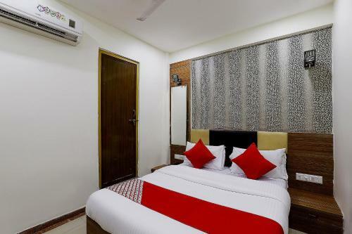 Oyo 82082 Hotel Down Town