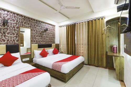 Oyo 82082 Hotel Down Town