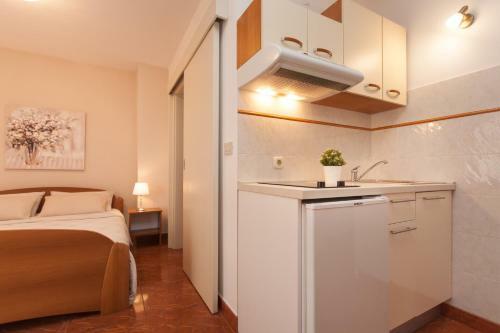 Hostal Apartments Alice