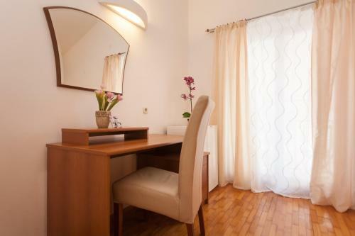Hostal Apartments Alice
