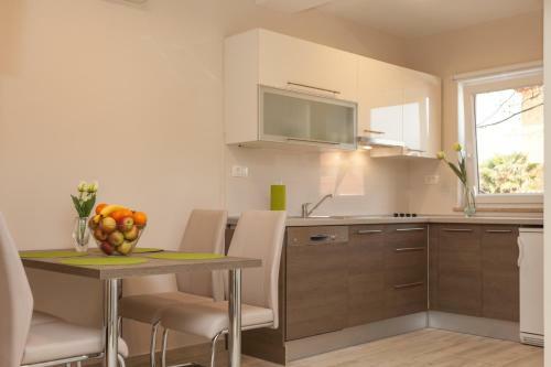 Hostal Apartments Alice