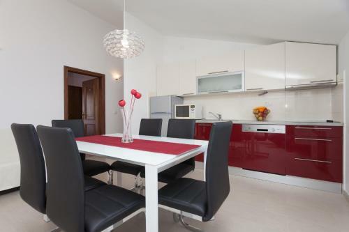 Hostal Apartments Alice