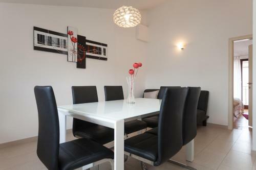 Hostal Apartments Alice
