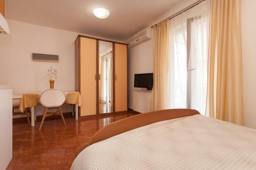 Hostal Apartments Alice