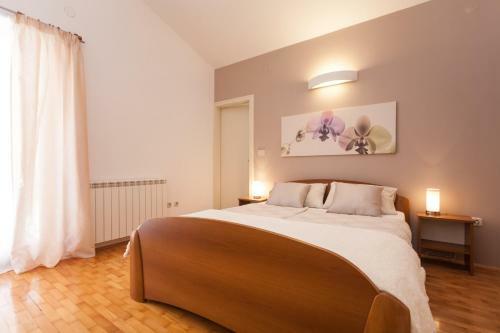 Hostal Apartments Alice