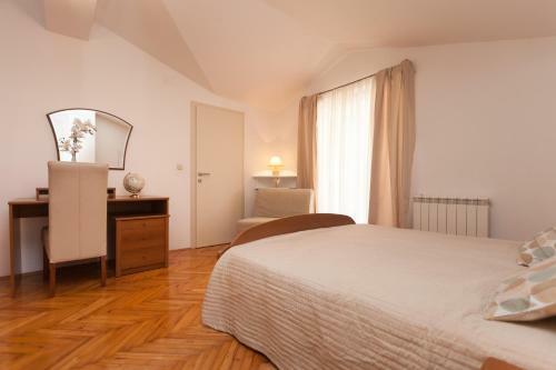 Hostal Apartments Alice