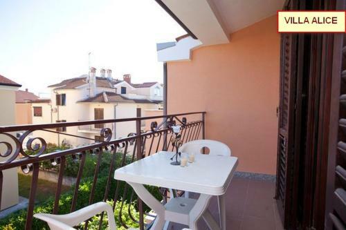 Hostal Apartments Alice