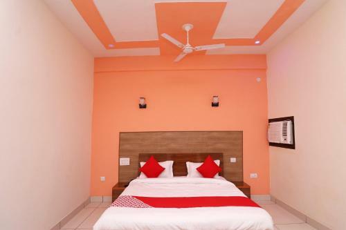 Oyo 29006 Hotel Almond Leaf