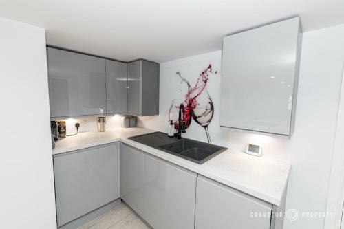 Apartamento Charming 1 Bed Lower Ground Floor Apt, Parking