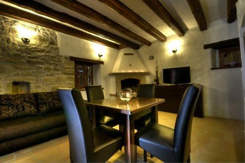 Hostal Traditional Stone House Kotli
