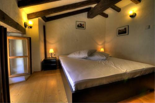 Hostal Traditional Stone House Kotli