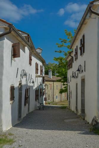Hostal Traditional Stone House Kotli