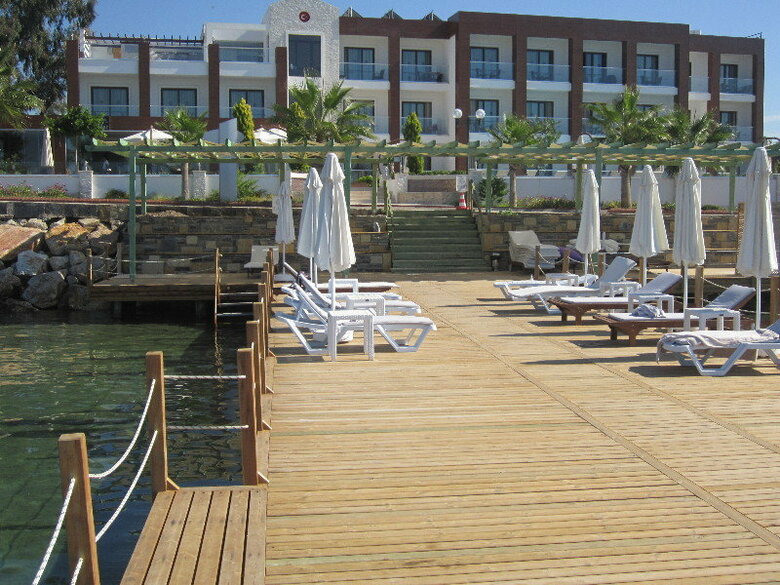 Small Beach Hotel
