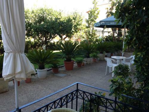 Makis Studios & Apartments