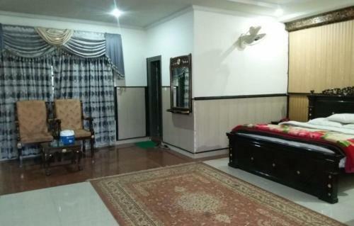New Honey Moon Hotel & Restaurant