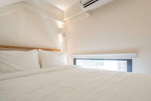 Hotel Vista Studio Loft Suites (staycation Approved)