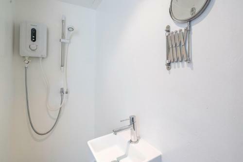 Hotel Vista Studio Loft Suites (staycation Approved)