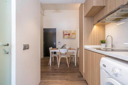 Hotel Vista Studio Loft Suites (staycation Approved)