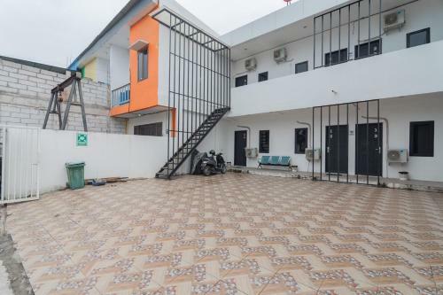 Hotel Reddoorz At Sani Guest House
