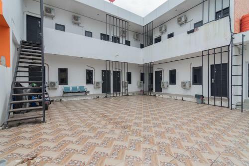 Hotel Reddoorz At Sani Guest House