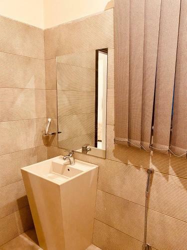 Fully Serviced 2 Br Independent Portion In Wapda City