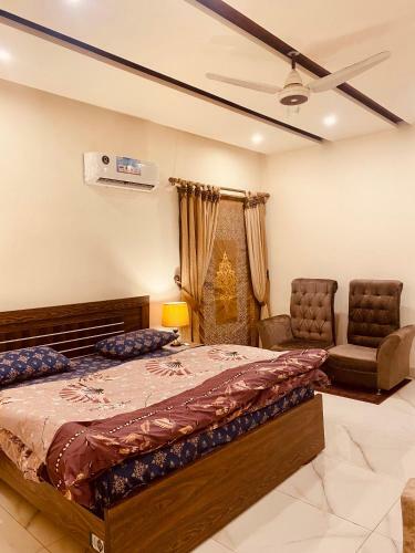 Fully Serviced 2 Br Independent Portion In Wapda City