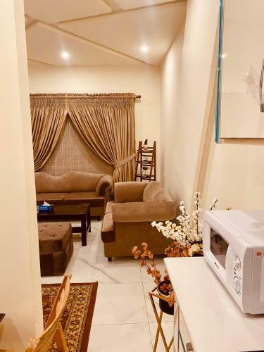 Fully Serviced 2 Br Independent Portion In Wapda City